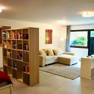 https://helle-kellerwohnung-im-grnen-mit-sauna.topcolognehotels.com